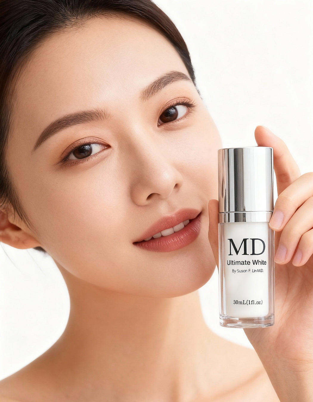 Designed for professional-grade results, MD Ultimate White brightens uneven tone, reduces dullness, and fades acne scars while smoothing fine lines and minimizing pores.
